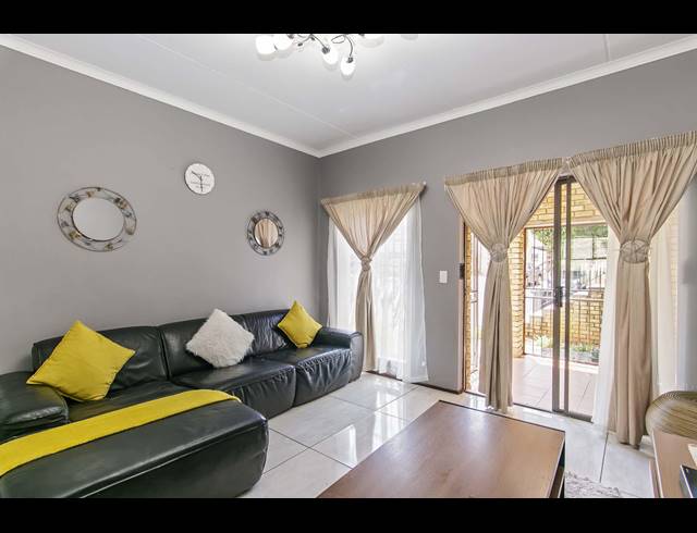 2 BEDROOM APARTMENT FOR SALE IN WILGEHEUWEL
